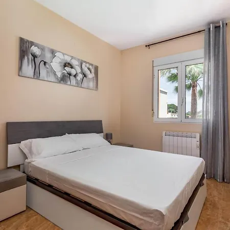 Charming 4-Bed Villa In Denia Дения